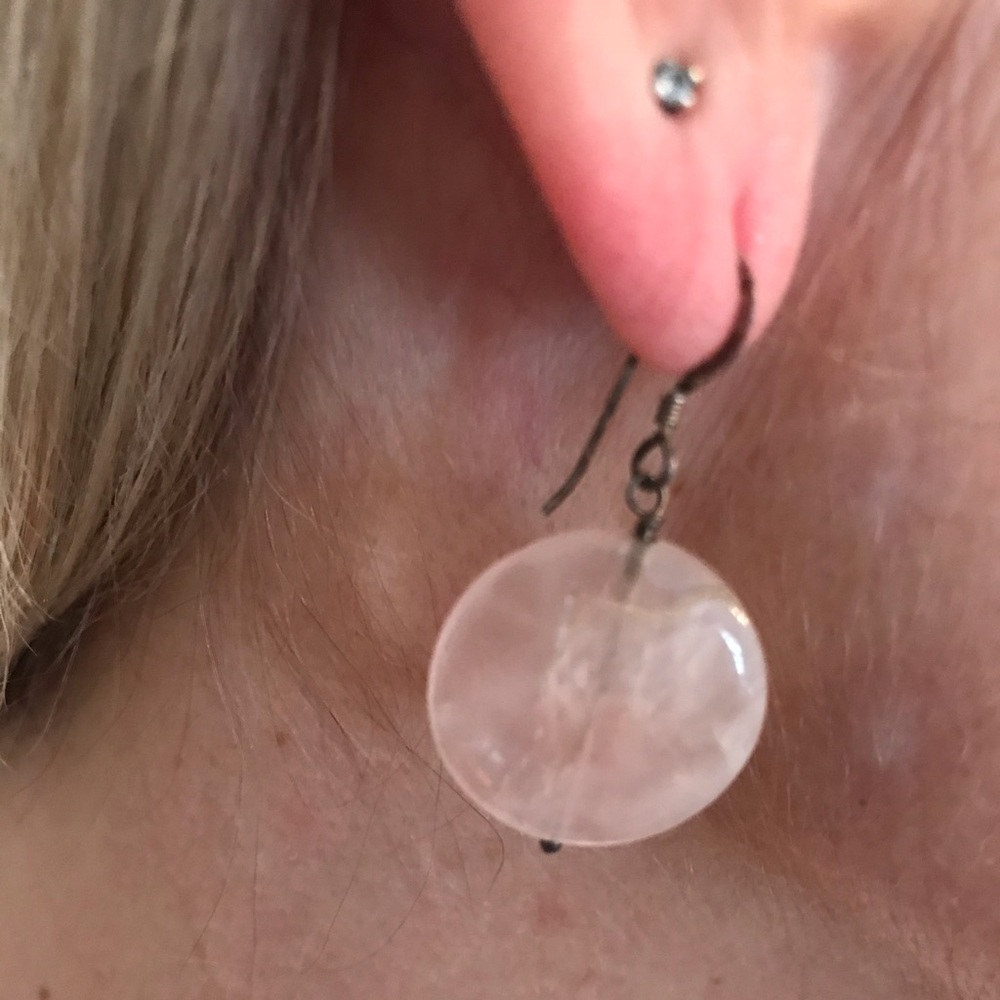 Round pink quartz dangling earrings